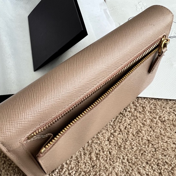 Pre-loved Authentic Prada Large Saffiano Leather Wallet - Picture 13 of 13